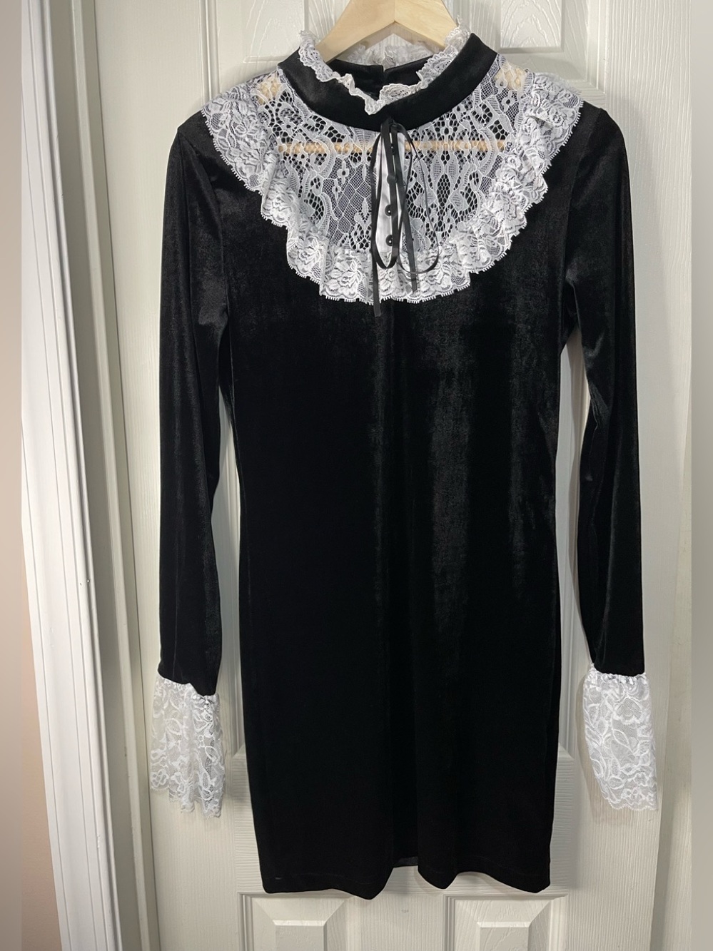 Black Velvet White Lace Goth Prairie Alt Witchy Mini Dress size Medium 6